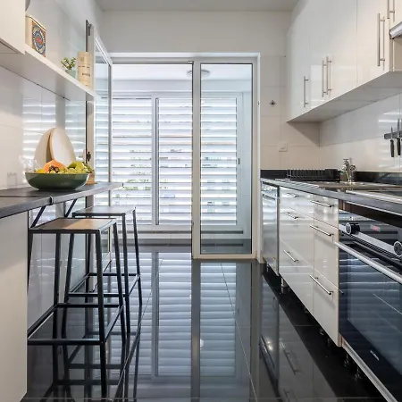 Funcho 91 - Spacious 100M2 Apt - Panoramic Views - Free Parking - Madeira *