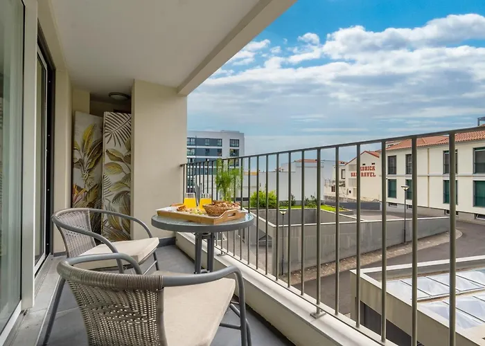 Funcho 91 - Spacious 100M2 Apt - Panoramic Views - Free Parking - Madeira *