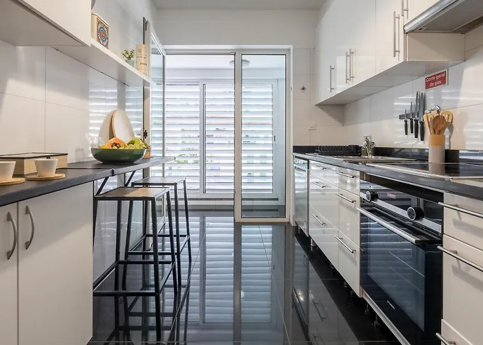 Funcho 91 - Spacious 100M2 Apt - Panoramic Views - Free Parking - Madeira *