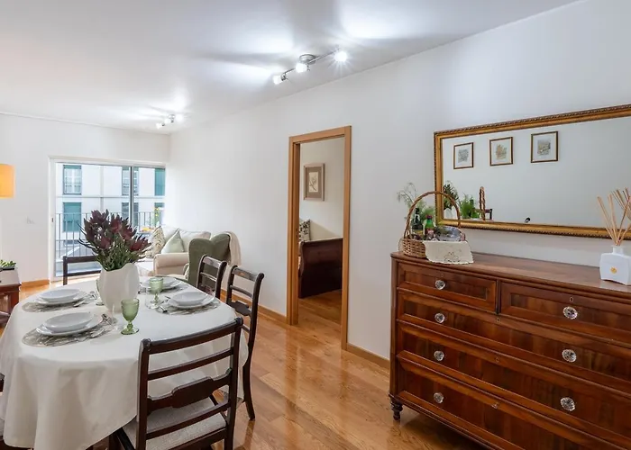 Funcho 91 - Spacious 100M2 Apt - Panoramic Views - Free Parking - Madeira *